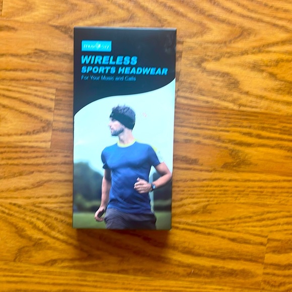 Wireless sport headwear for your music and calls by musicozy - Picture 1 of 2